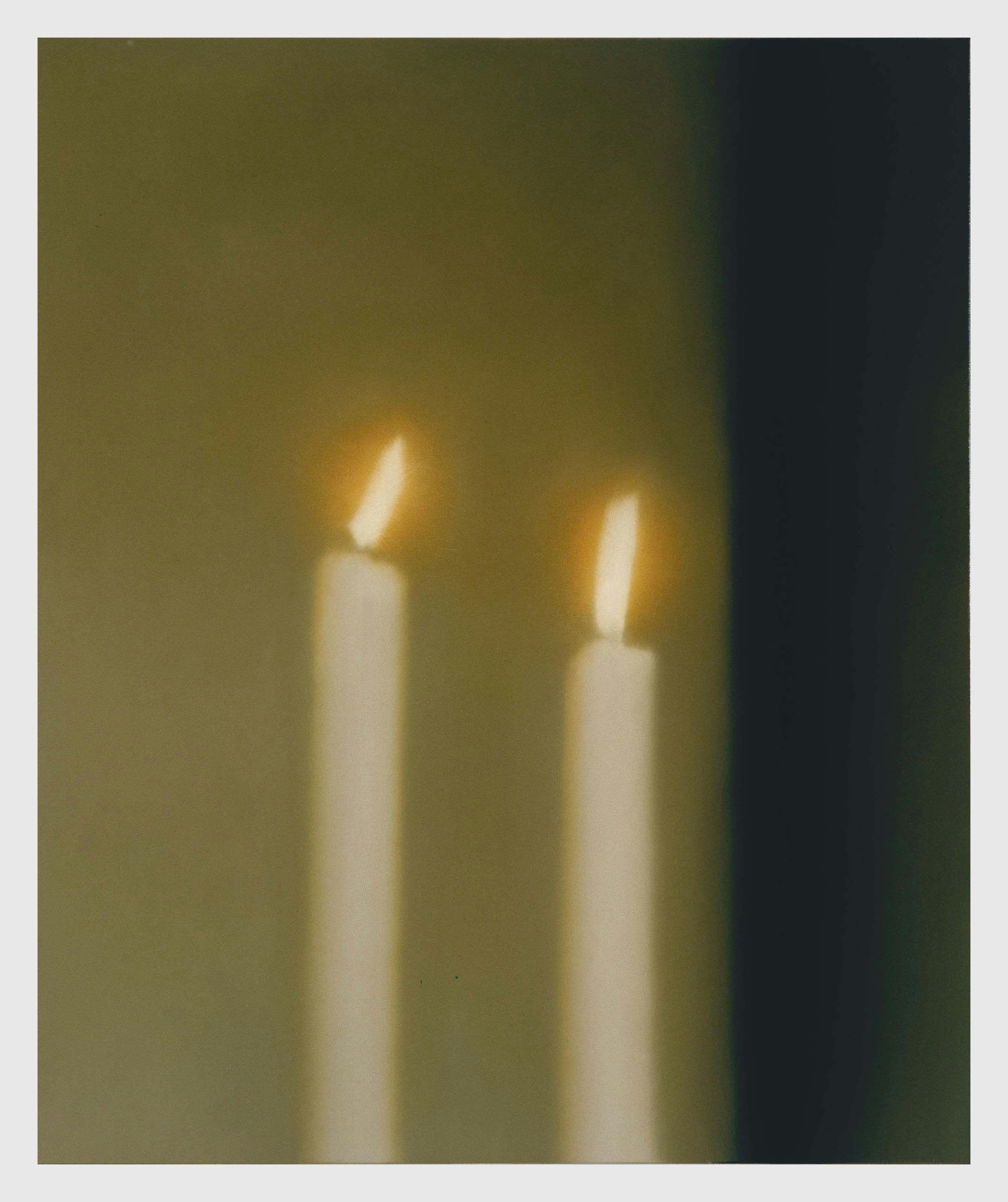 A painting by Gerhard Richter, titled ﻿Zwei Kerzen (Two Candles), dated 1982.