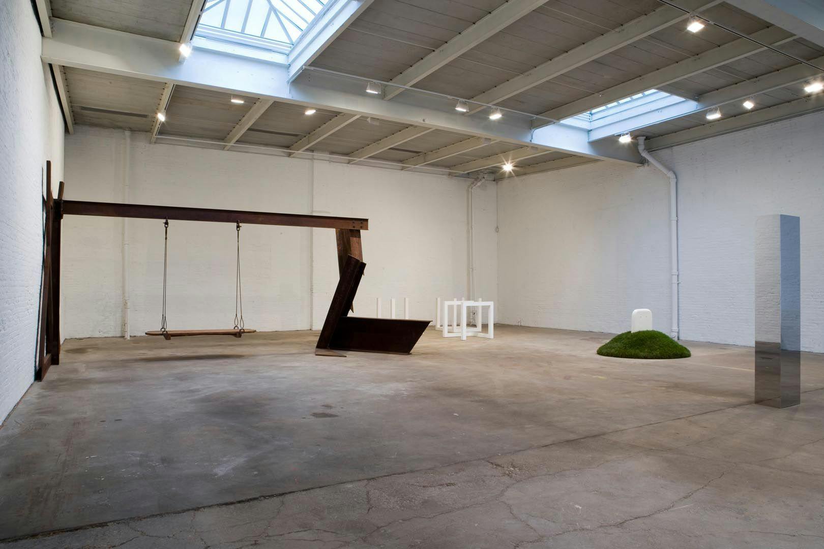 An installation view featuring works by Carol Bove and Harold Ancart, dated 2019