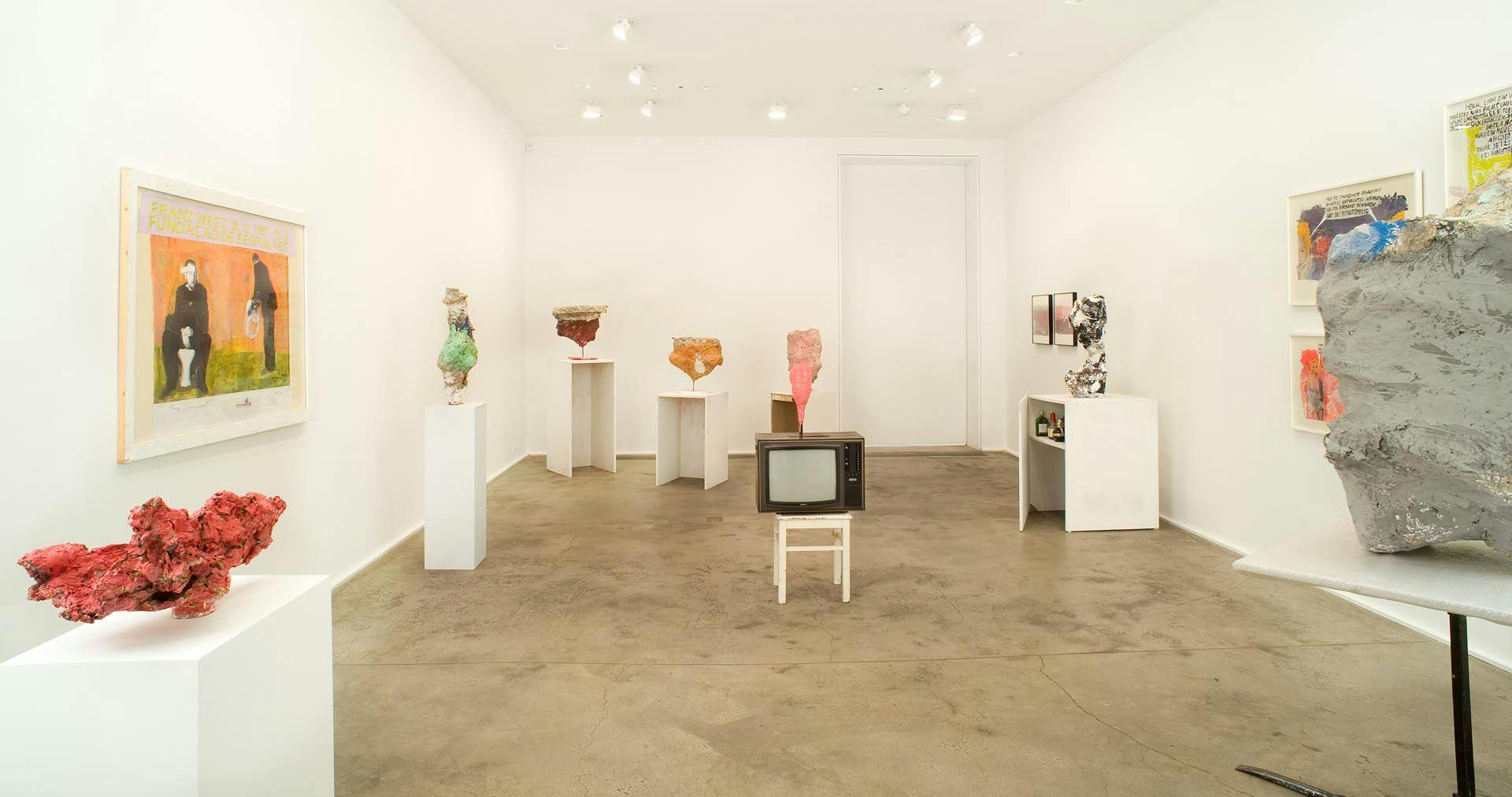 Installation view of the exhibition Franz West: Works from the 1990s, at David Zwirner in New York, dated 2009. 