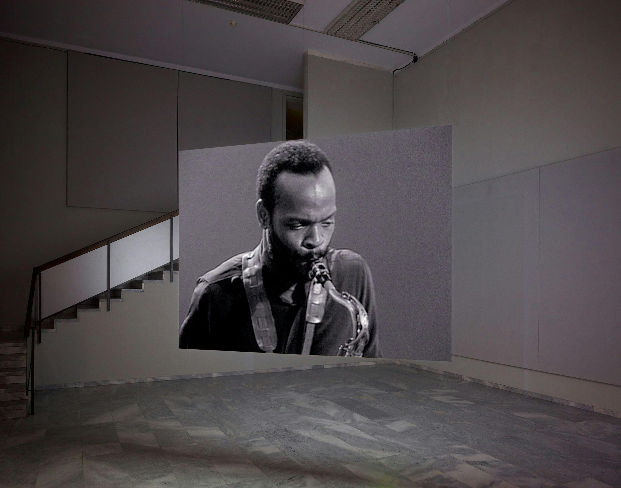 A video installation by Stan Douglas, titled Hors-champs, dated 1992.