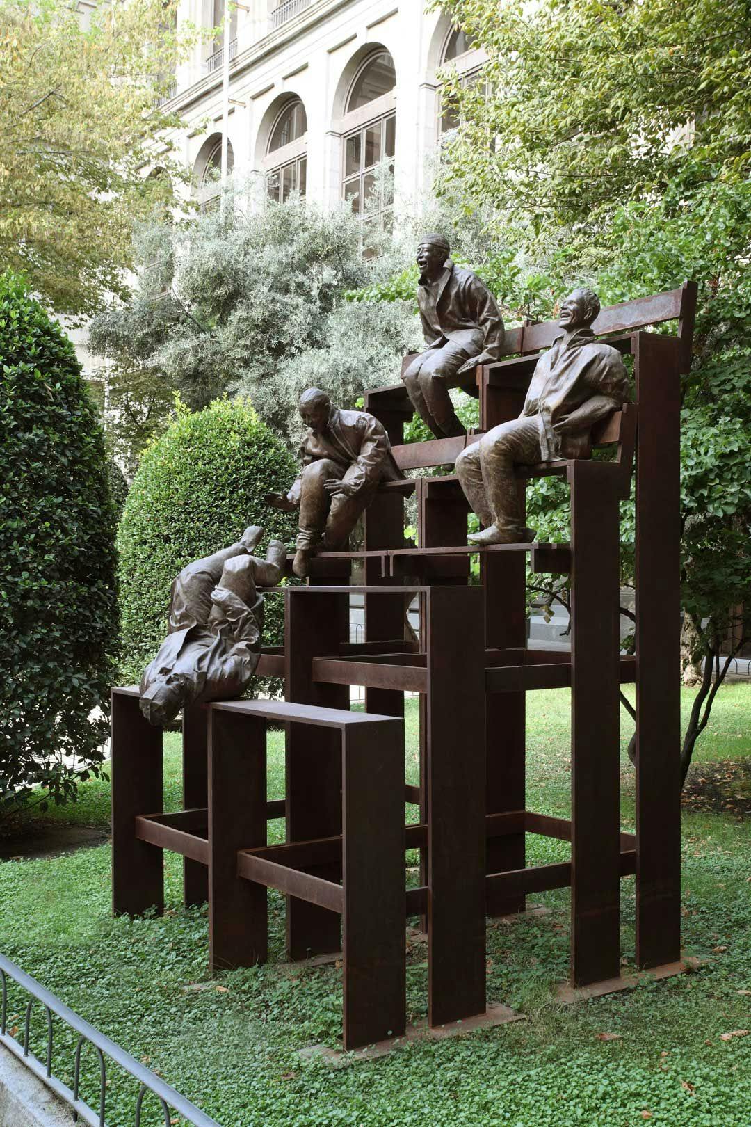 An outdoor sculpture by Juan Muñoz, titled Thirteen Laughing at Each Other, dated 2001, at Museo Nacional Centro de Arte Reina Sofía, in Madrid,  Spain, in 2009. 