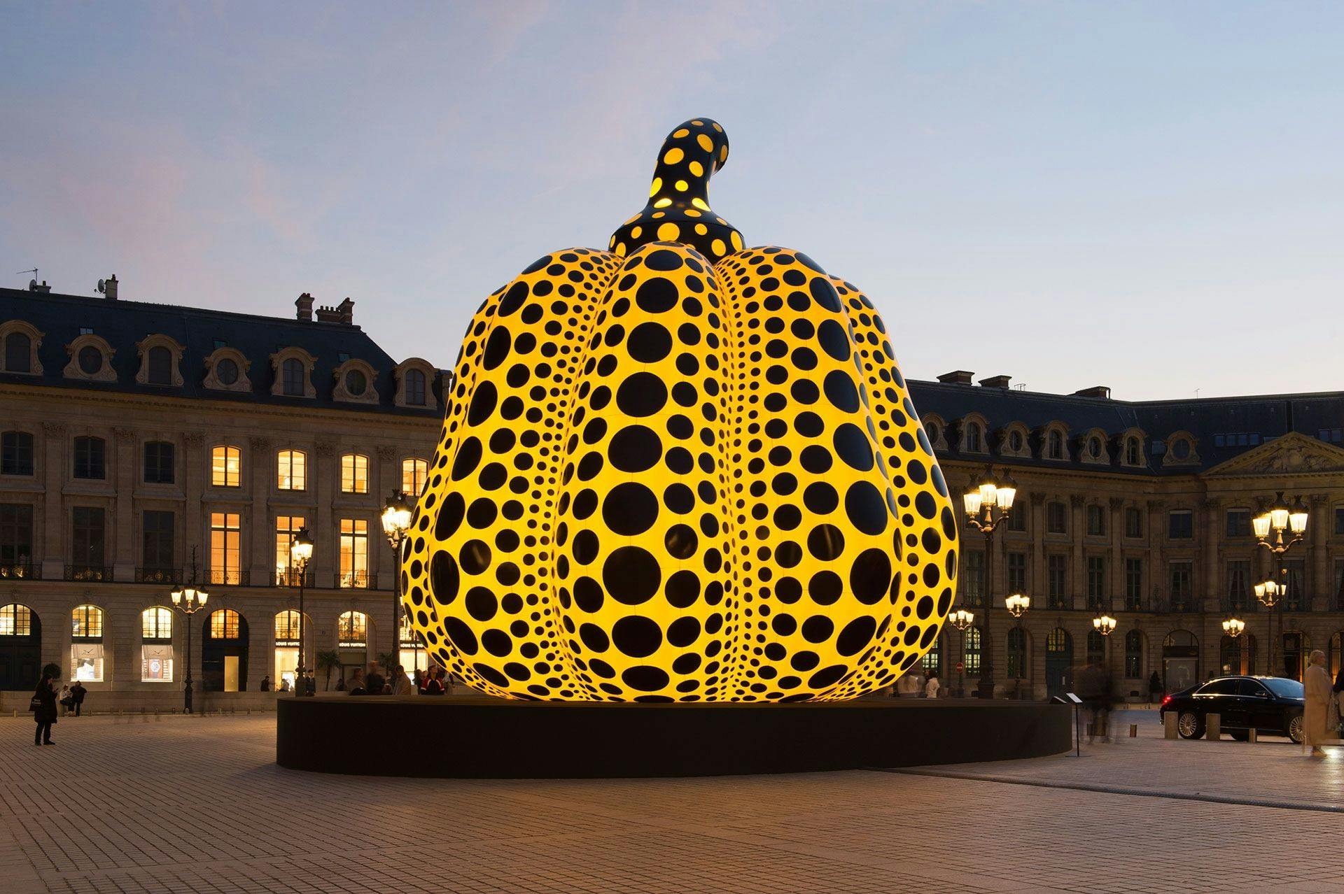 A photo of a sculpture by Yayoi Kusama in Paris, titled Life of the Pumpkin Recites, All About the Biggest Love for the People, dated 2019.