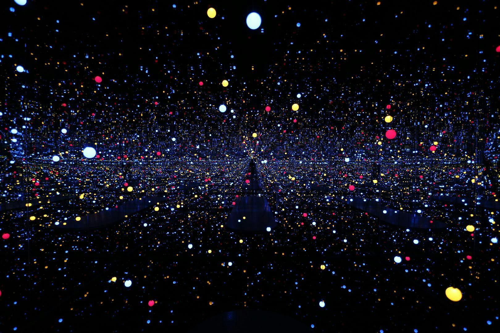 An installation by Yayoi Kusama, titled INFINITY MIRRORED ROOM-GLEAMING LIGHTS OF THE SOULS, dated 2008.