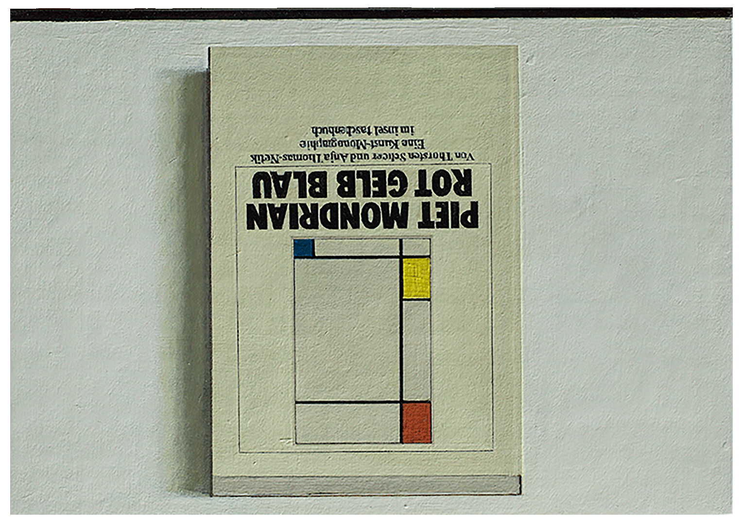 A painting by Liu Ye, titled Book Painting No.10 (Piet Mondrian Rot Gelb Blau, Insel Taschenbuch, 1995) dated 2015.