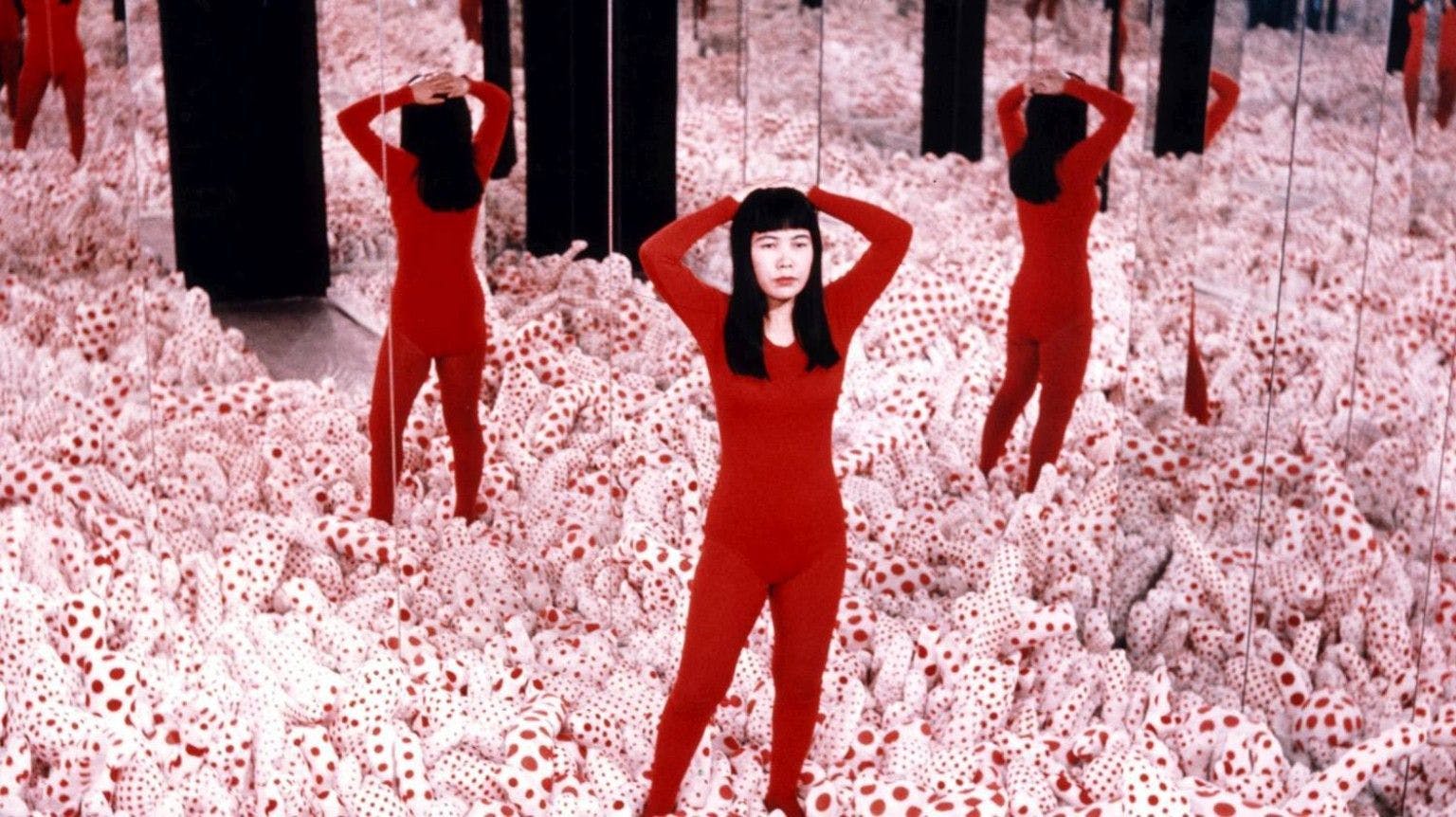 A photo of Yayoi Kusama, inside her work “Infinity Mirror Room – Phalli’s Field”, in 1965.