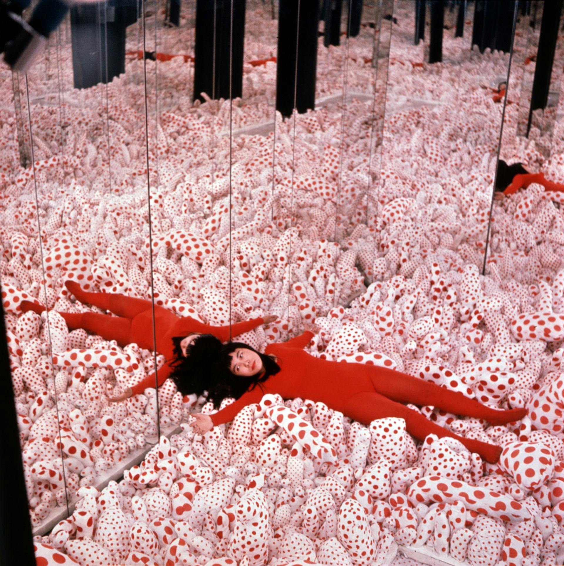 An installation by Yayoi Kusama, titled Infinity Mirrors- Phallis Field, dated 1965.